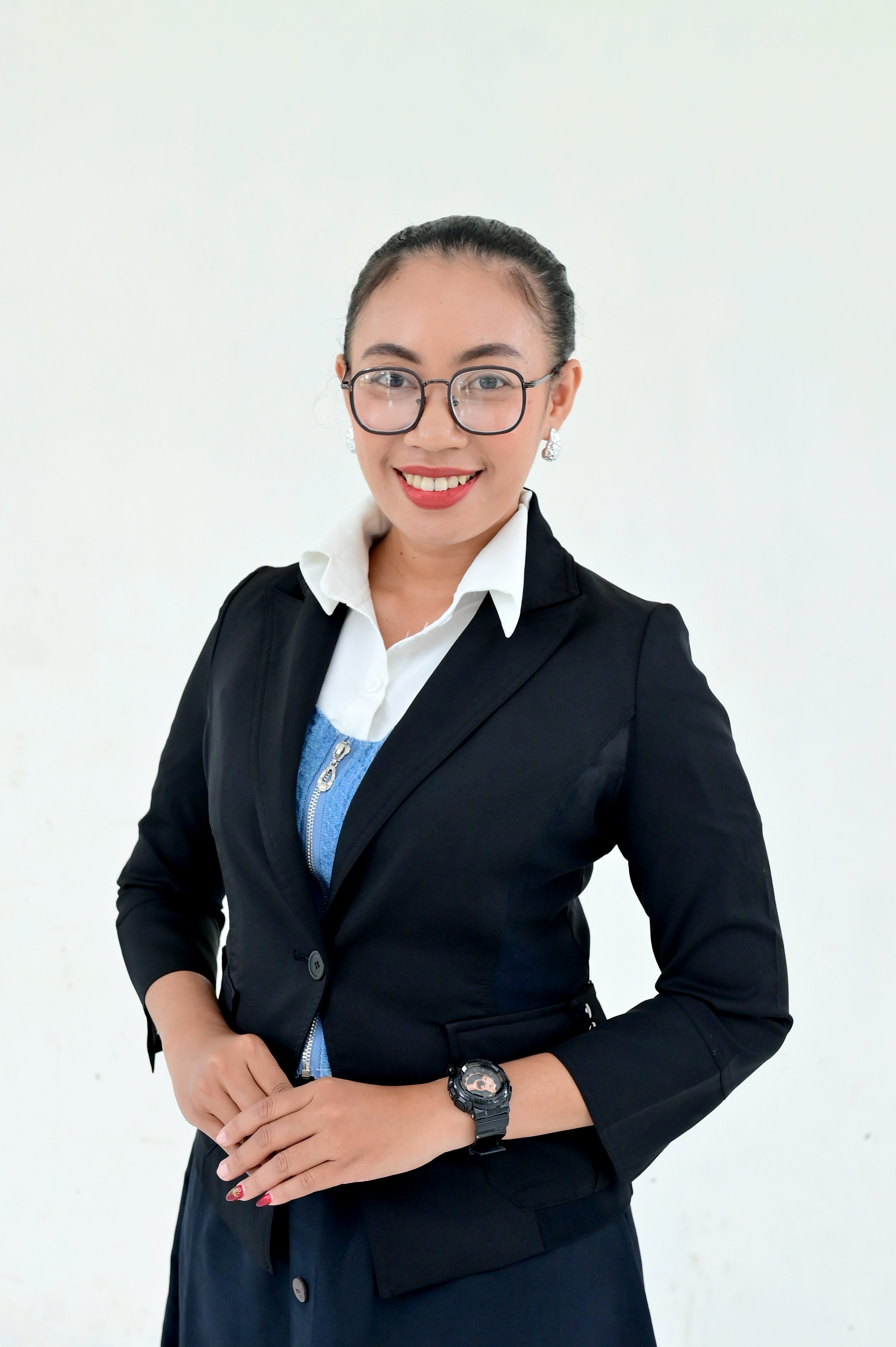 Hivanly Salawane, S.Th., M.Pd